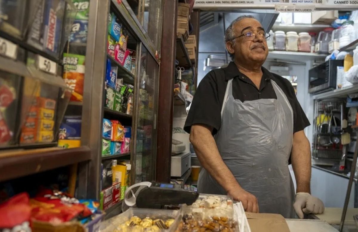 El 48% de los latinos considera que alcanzar el “sueño americano” es más difícil ahora que para sus padres. Foto: EFE.