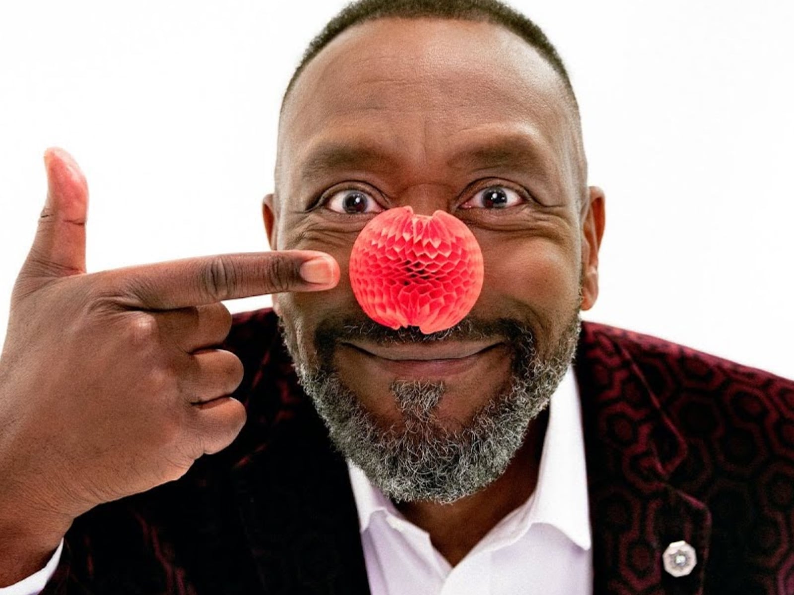 Un voluntario del Día de la Nariz Roja como parte de la campaña para recaudar fondos (Foto: Comic Relief)