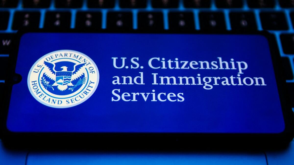 USCIS elevará los costos de ciertos trámites migratorios desde el 16 de octubre: estos son los formularios afectados
