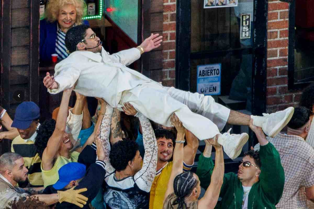 Zara colaboró con Bad Bunny, cuyo nombre real es Benito Antonio Martínez Ocasio, “únicamente para ayudar a completar la visión de Benito”, según un comunicado.