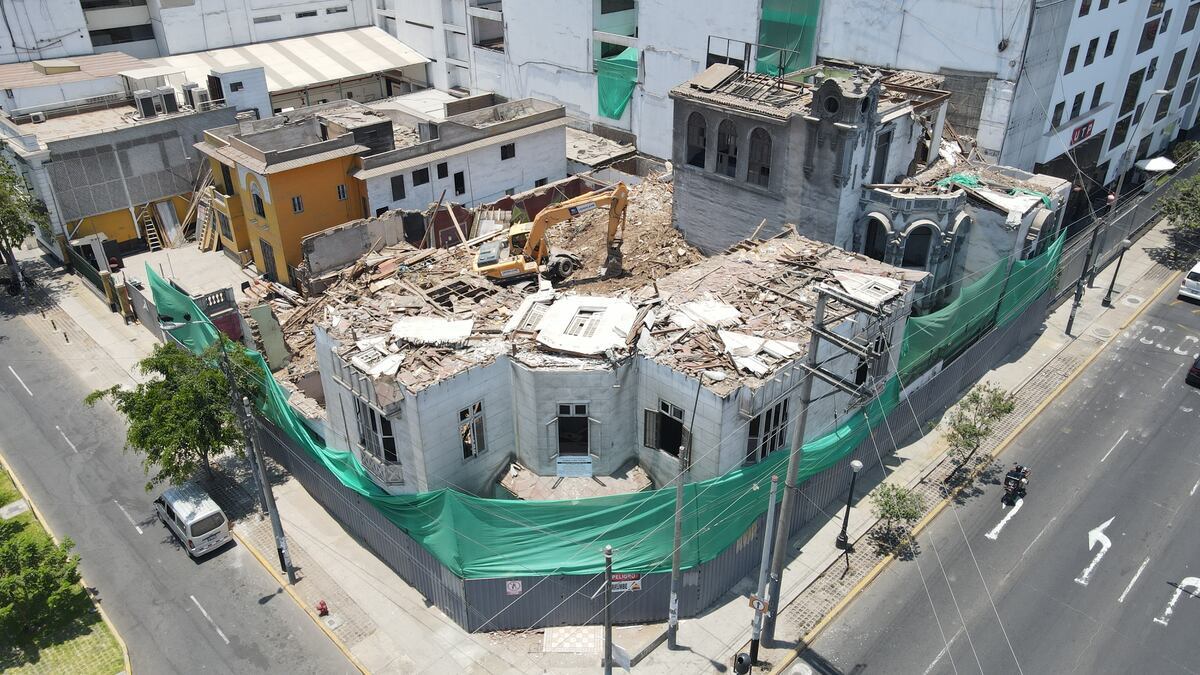 La nueva norma establece que el propietario del inmueble tendrá un plazo de treinta días hábiles, contados desde que se le notificó la imposición de demolición, para regularizar o subsanar las observaciones que fundamentan la medida impuesta. Foto: Jorge Cerdán.