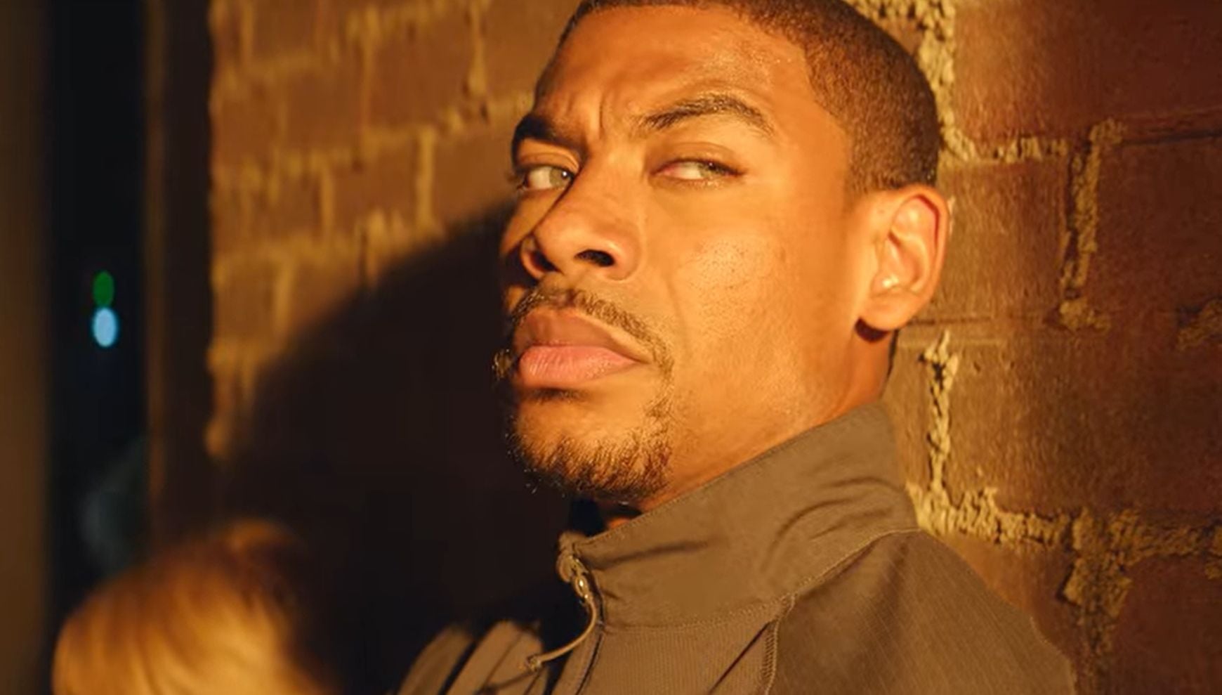 Terry Richmond se enfrenta a la corrupción en un pequeño pueblo en "Rebel Ridge". Aquí tratando de salvar su vida de los efectivos que quieren matarlo para callarlo (Foto: Filmscience / Bonneville Pictures)