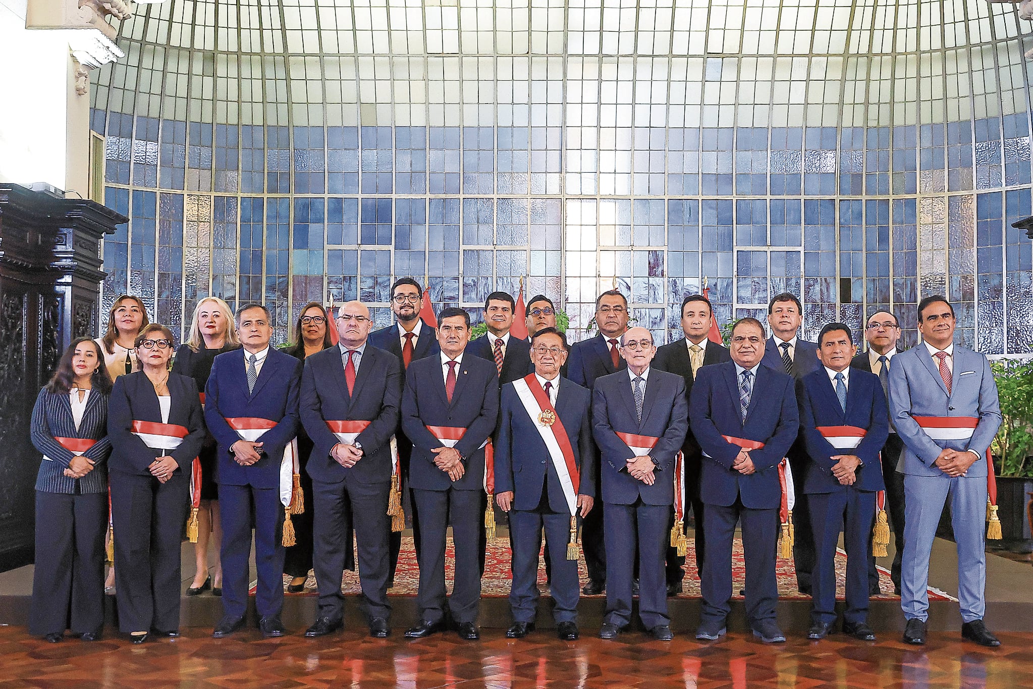 El nuevo gabinete ministerial encabezado por Luis Arroyo Sánchez. Foto: PCM