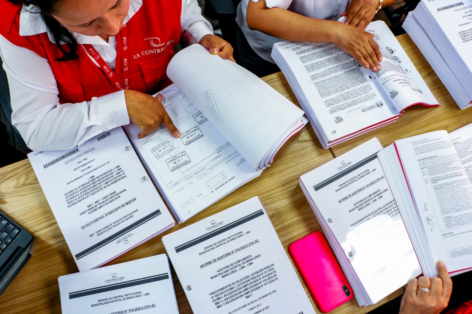 Auditoría de cumplimiento de la Contraloría determinó presunta responsabilidad en siete funcionarios y servidores ediles de Miraflores. Foto: Contraloría