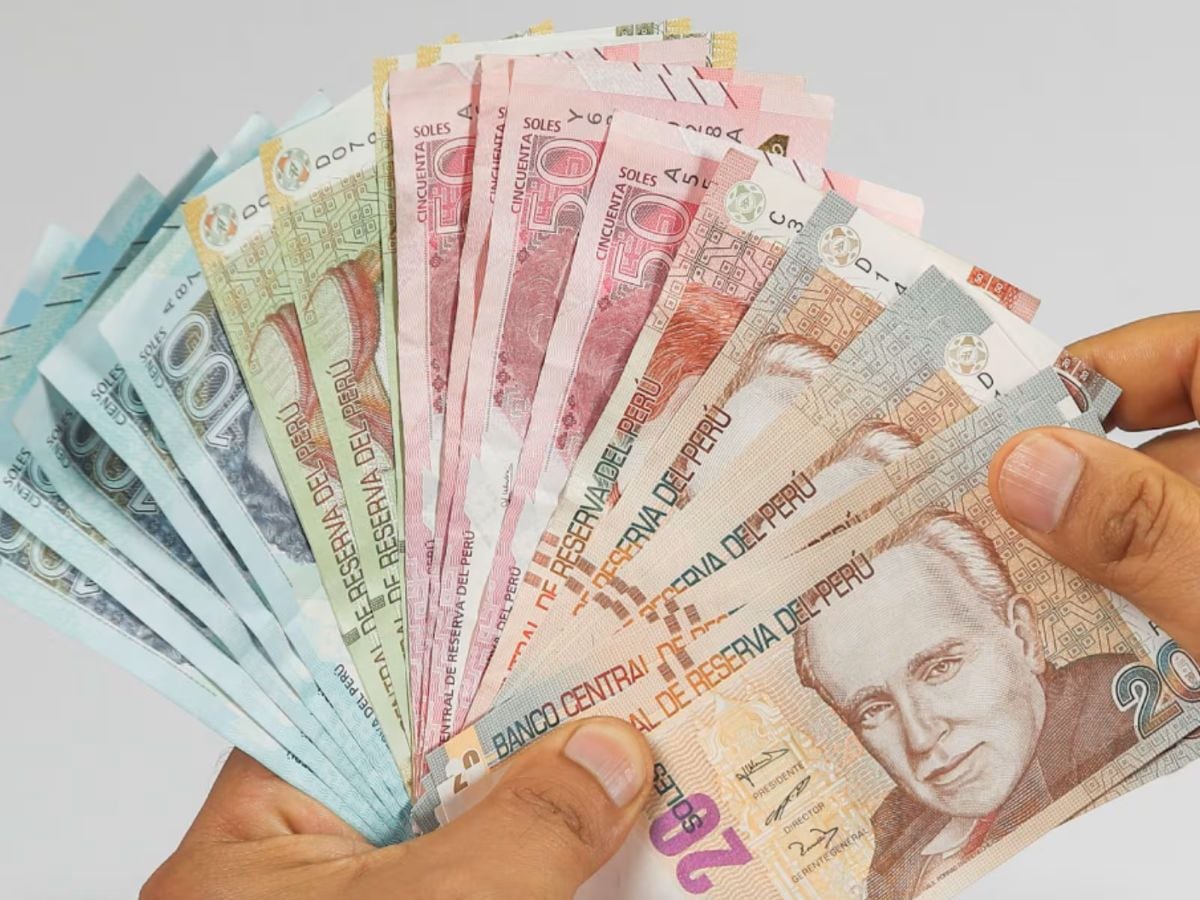 El menor uso de efectivo reduce la exposición cotidiana a los personajes históricos que durante décadas aparecieron en los billetes peruanos. Foto: Andina.