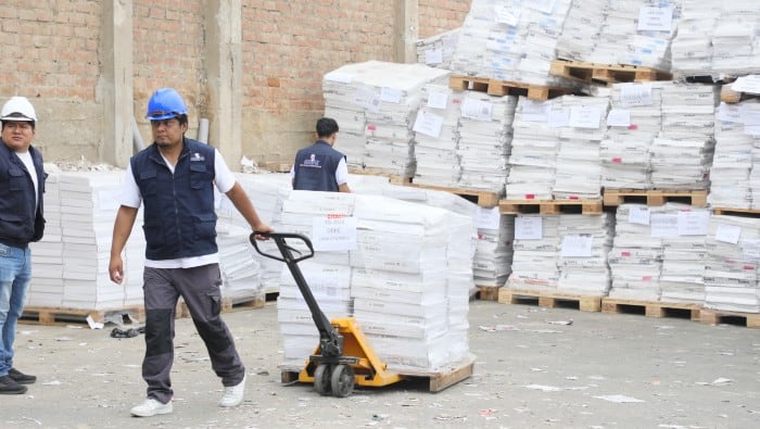 ONPE inicia destrucción de aproximadamente 431 toneladas de cédulas de sufragio de las últimas elecciones generales. Foto ONPE