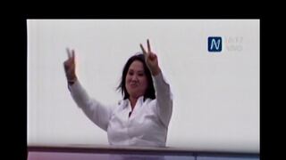 Keiko Fujimori se siente victoriosa y realiza un "balconazo"