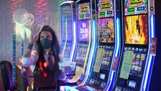 Casinos no podrán brindar alimentos ni bebidas a clientes en salas, con actualización de protocolo sanitario 