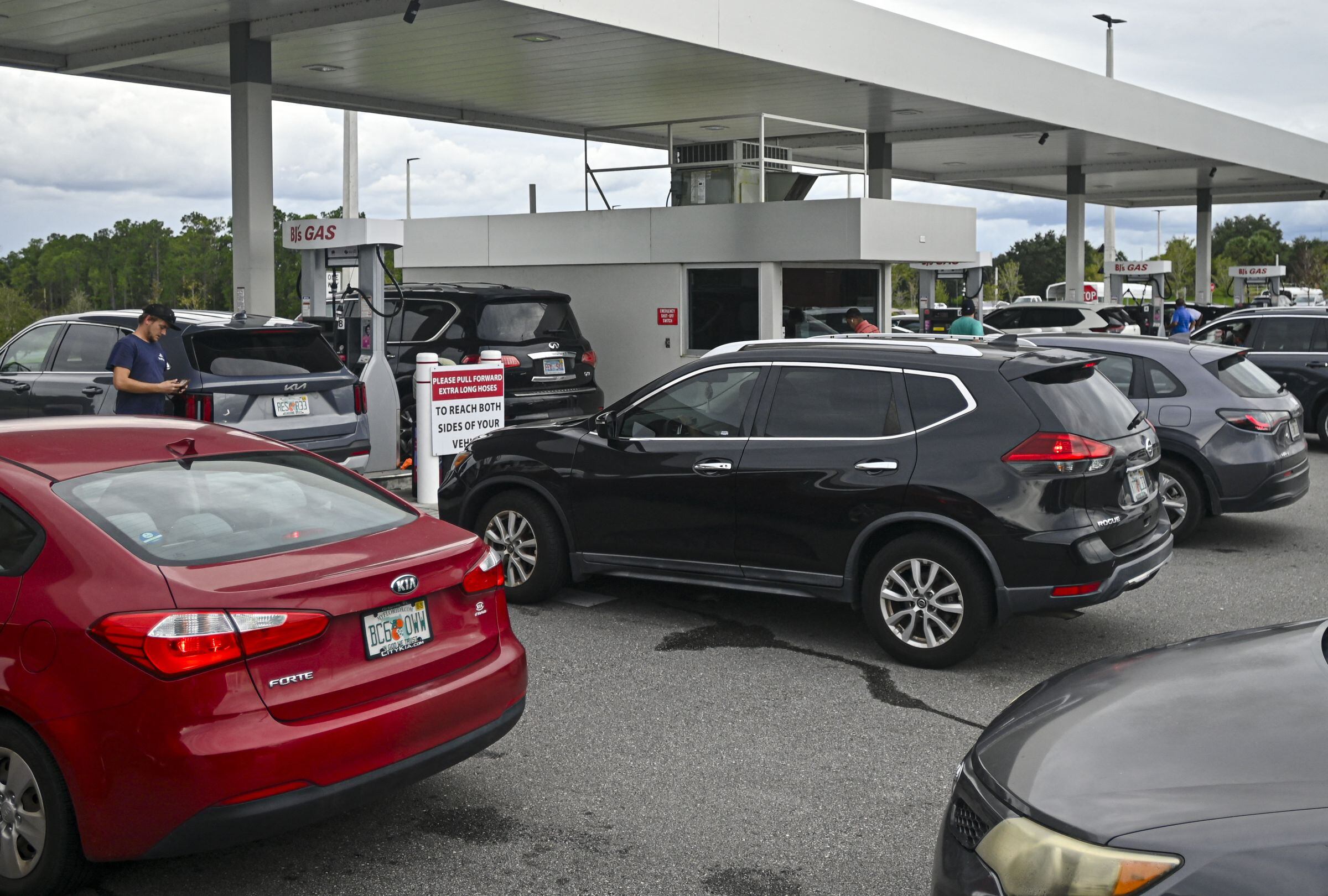 Está prohibido alterar las placas de los vehículos, sea cambiando el color o aplicando sprays, Las sanciones pueden ser durísimas (Foto: AFP).