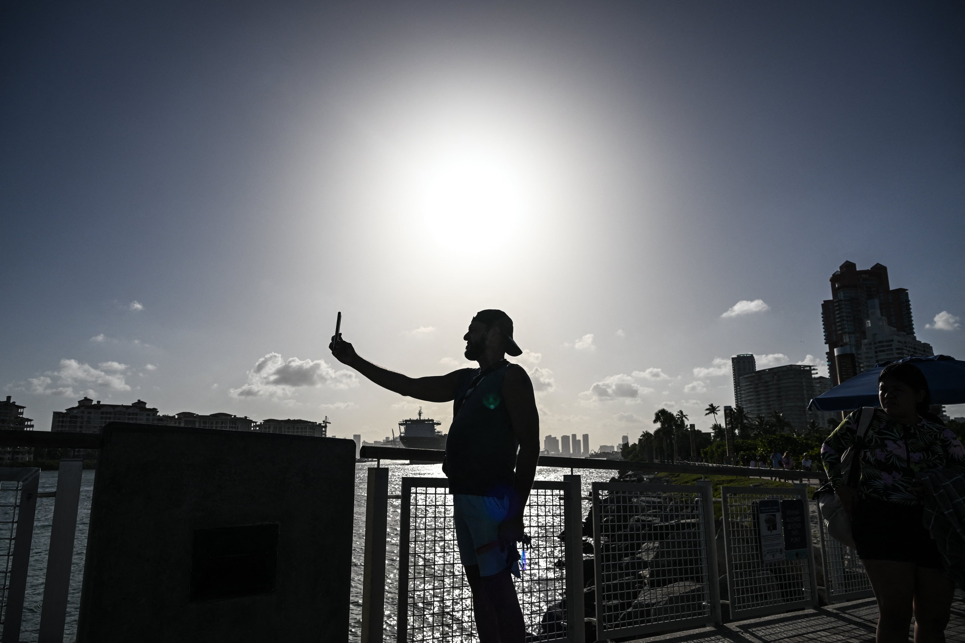 Florida es un estado nada accesible para vivir en términos económicos, por lo que este incremento del salario mínimo dará un respiro a muchas familias (Foto: AFP)