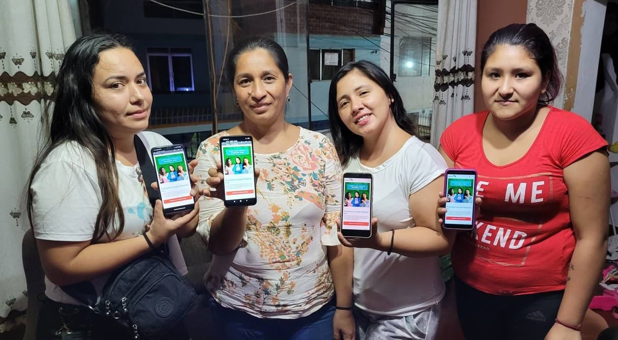 Según datos de Tappoyo, el 70% de sus beneficiarias son madres solteras y, de ese grupo, el 72% no terminó la secundaria. Al cierre del 2023, el 85% de clientes logró renovar su crédito, mientras que tres de cada 10 que accedió al préstamo implementó un emprendimiento. (Crédito: Tappoyo)