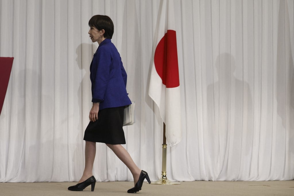 La primera ministra de Japón, Sanae Takaichi, líder del gobernante Partido Liberal Democrático (PLD), asiste a una conferencia de prensa en la sede del PLD en Tokio el 9 de febrero de 2026. La primera ministra japonesa, Sanae Takaichi, declaró el 9 de febrero que sentía una "gran responsabilidad" de fortalecer y hacer más próspero el país tras una victoria electoral aplastante. (Foto de Franck ROBICHON / POOL / AFP)