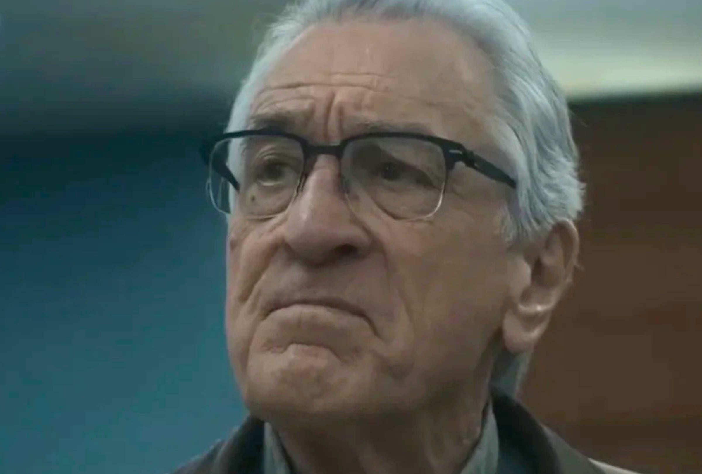 Robert De Niro como Pete Willis en una escena de la película "The Whisper Man" (Foto: AGBO / Netflix)