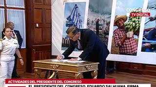 Presidente del Congreso firmó autógrafa de ley para el retiro de la CTS