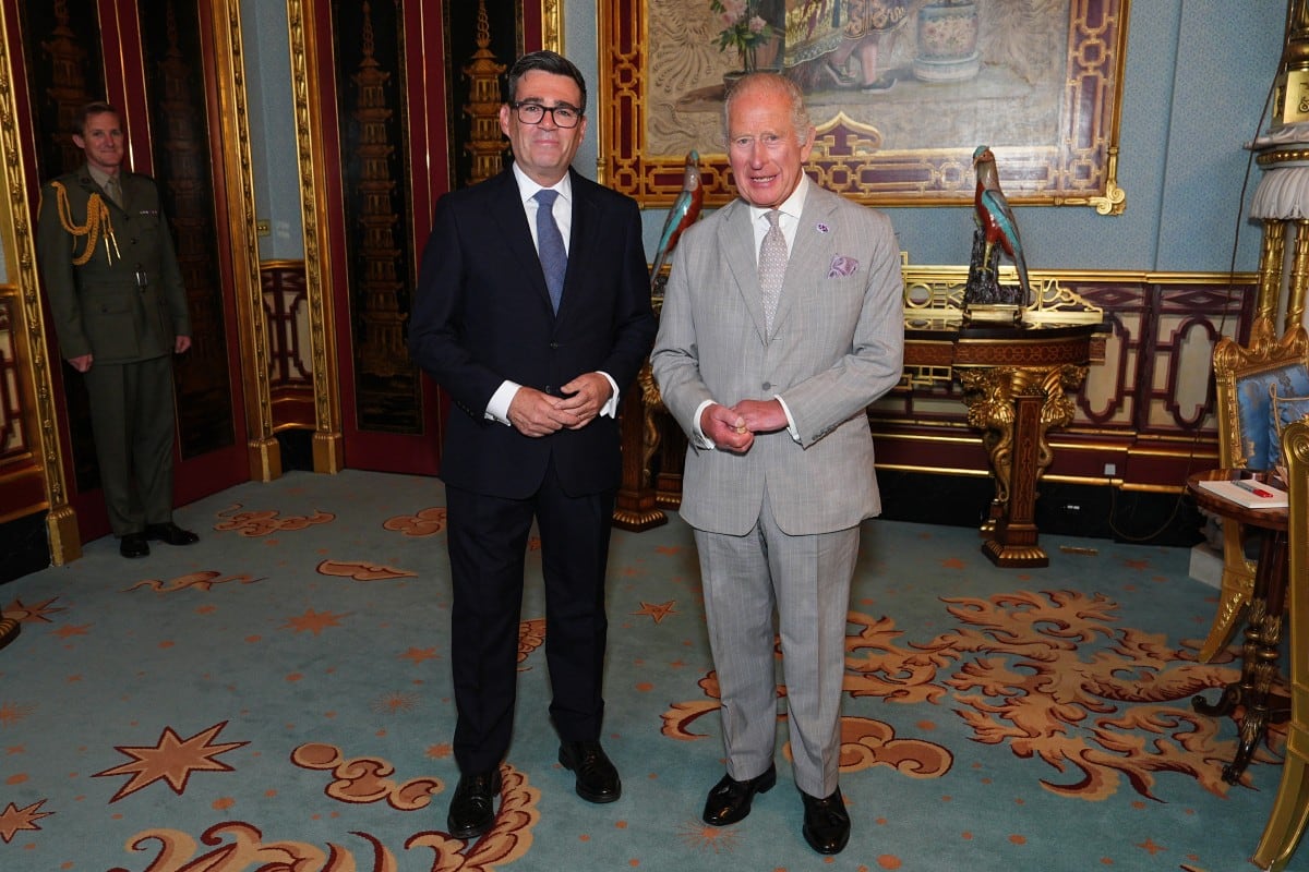 Andy Burnham tuvo una audiencia con el monarca en el palacio de Buckingham, residencia de la familia real, después de que Keir Starmer presentase formalmente a Carlos III su dimisión como primer ministro. (Foto: Aaron Chown / POOL / AFP)
