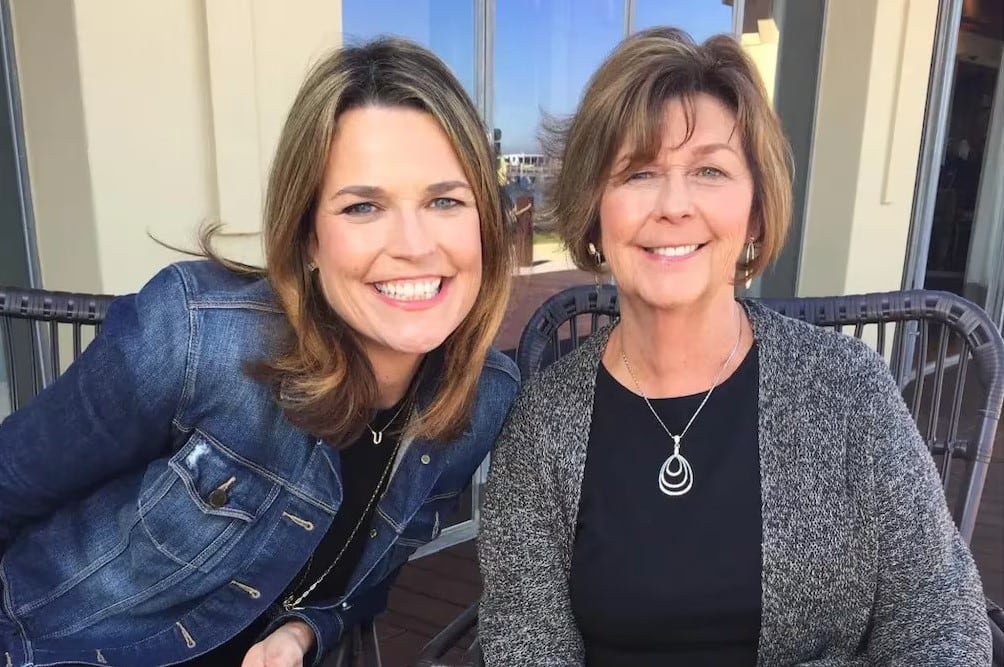 Nancy Guthrie (derecha), junto a su hija Savannah, famosa presentadora de la cadena NBC News de Estados Unidos. (Instagram de Savannah Guthrie).