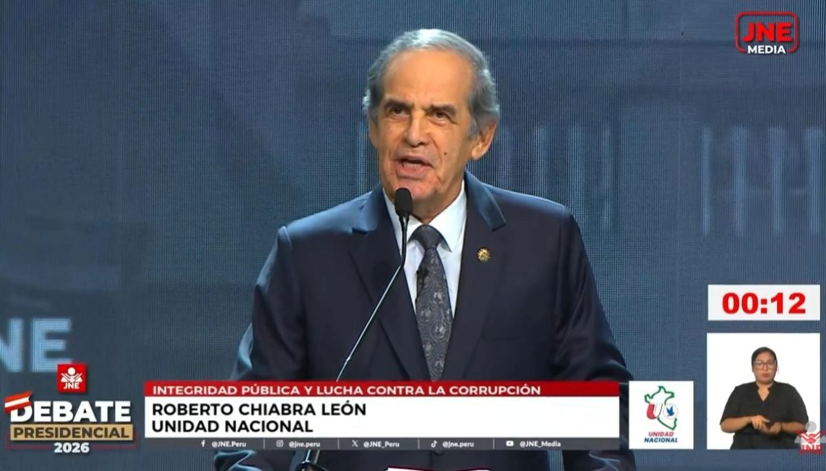 Roberto Chiabra León planteó crear un Ministerio de Infraestructura, fusionar sectores y usar brigadas policiales militares para enfrentar la corrupción y la criminalidad. Foto: JNE.