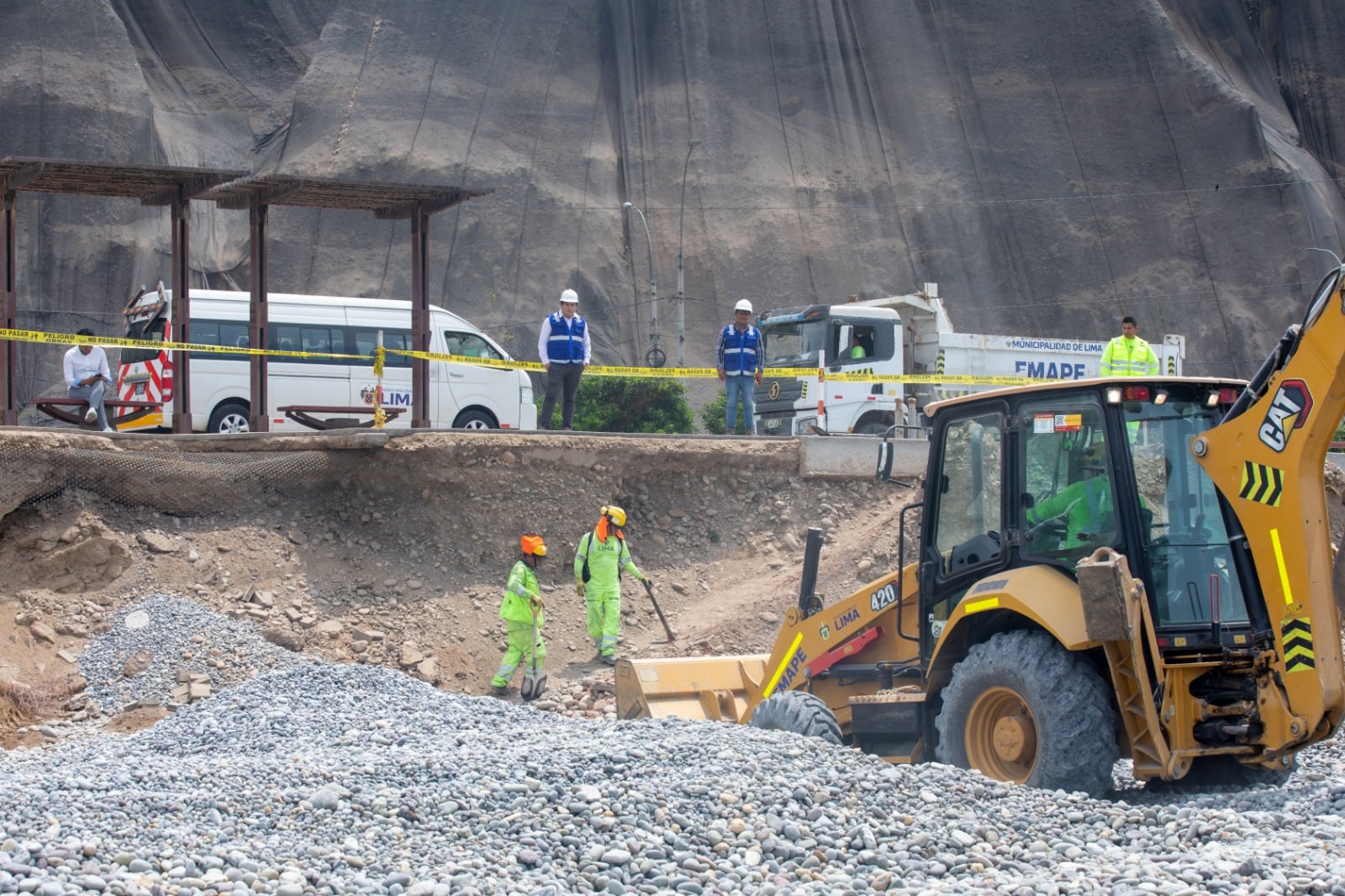 Municipalidad de Lima ejecuta trabajos de mantenimiento vial permanente en la Costa Verde. Foto: MML.