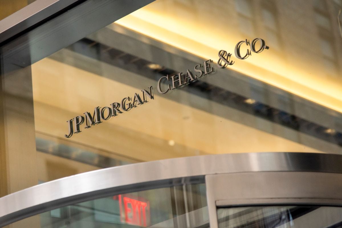 JP Morgan Chase & Co. signage.