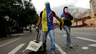 Dos jóvenes mueren por impactos de bala durante masiva jornada de protestas en Venezuela
