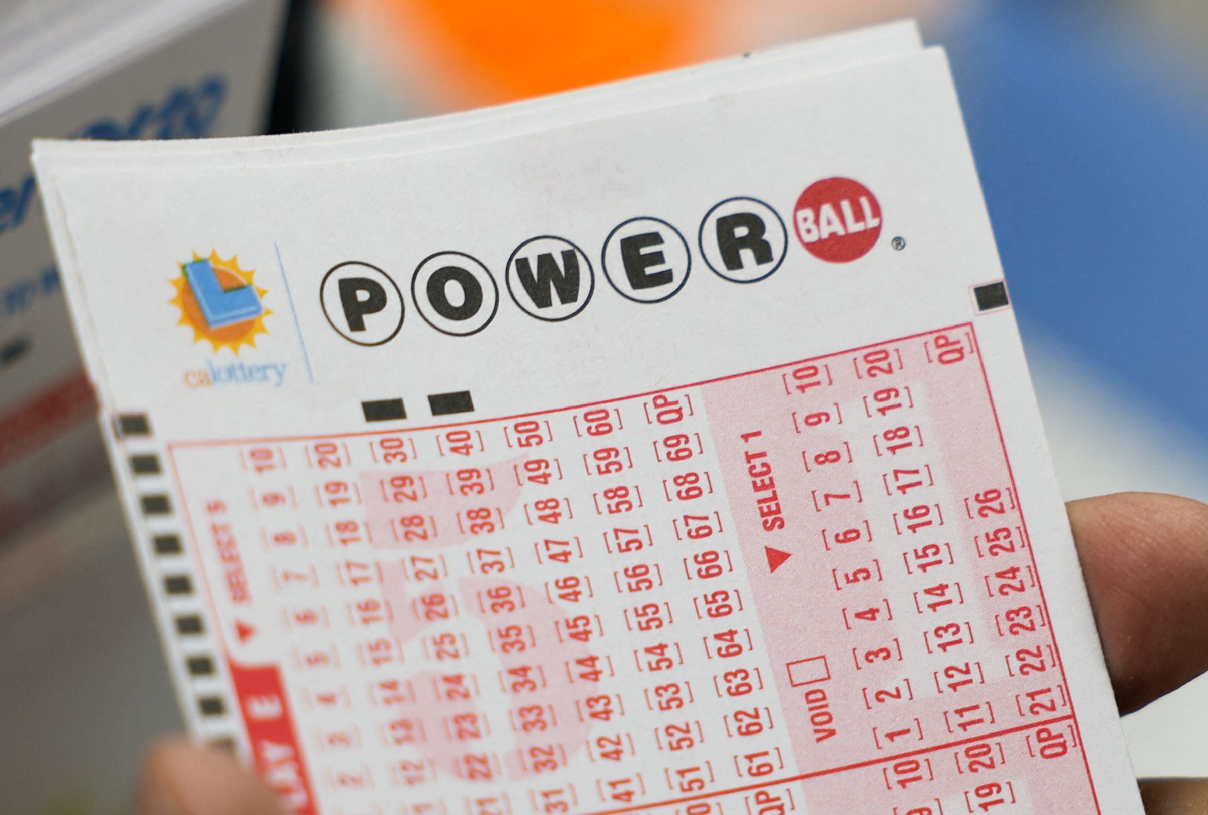En esta nota conocerás los resultados del sorteo del Powerball del miércoles 20 de mayo y descubrir si alguien se quedó con el premio mayor. (Foto: Patrick T. Fallon / AFP)