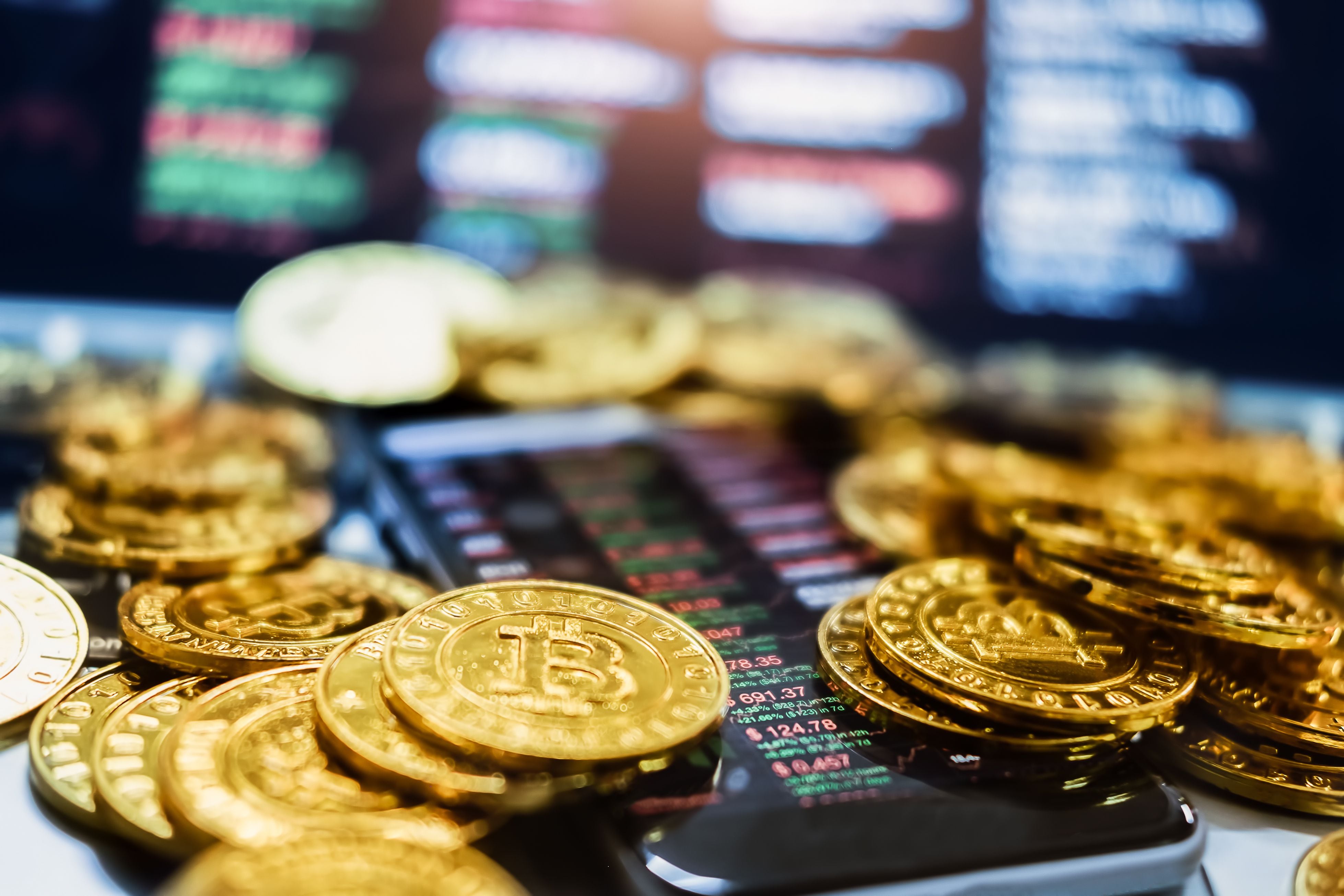 Más de US$ 84,000 millones se transferirán a nuevas generaciones en los próximos años. Las criptodivisas y ETF figuran como las principales alternativas de inversión en nuevas generaciones. Foto: iStock