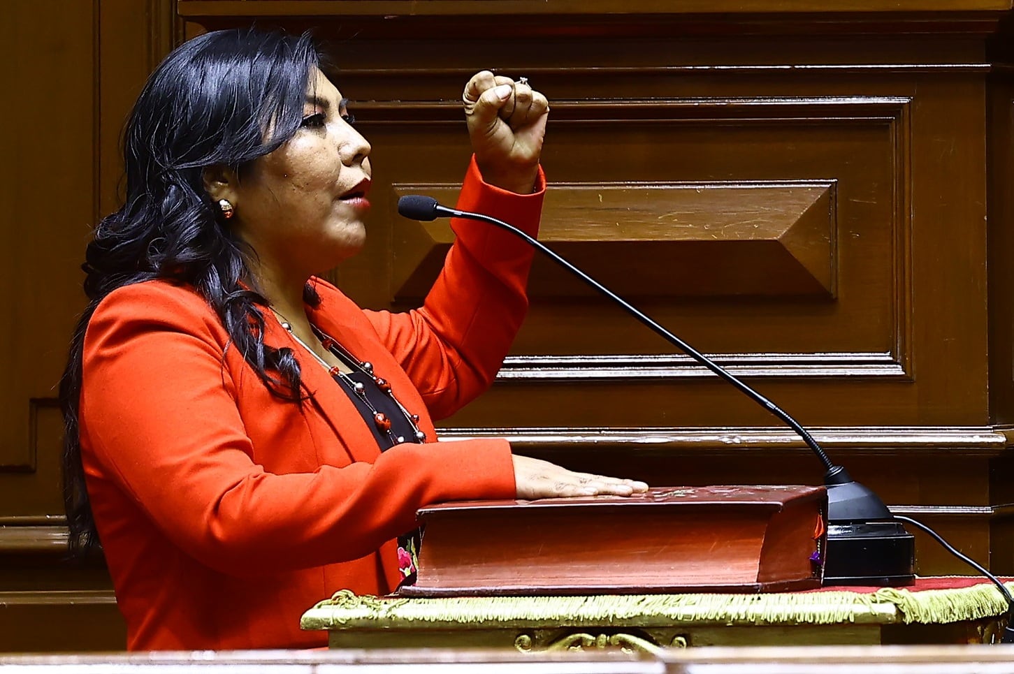 La diputada Graciela Chipana, de Juntos por el Perú, afronta un juicio por presunta discriminación agravada. (Foto: Congreso)