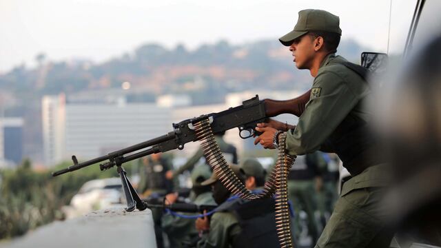 Venezuela: López y Guaidó se concentran con militares en base La Carlota
