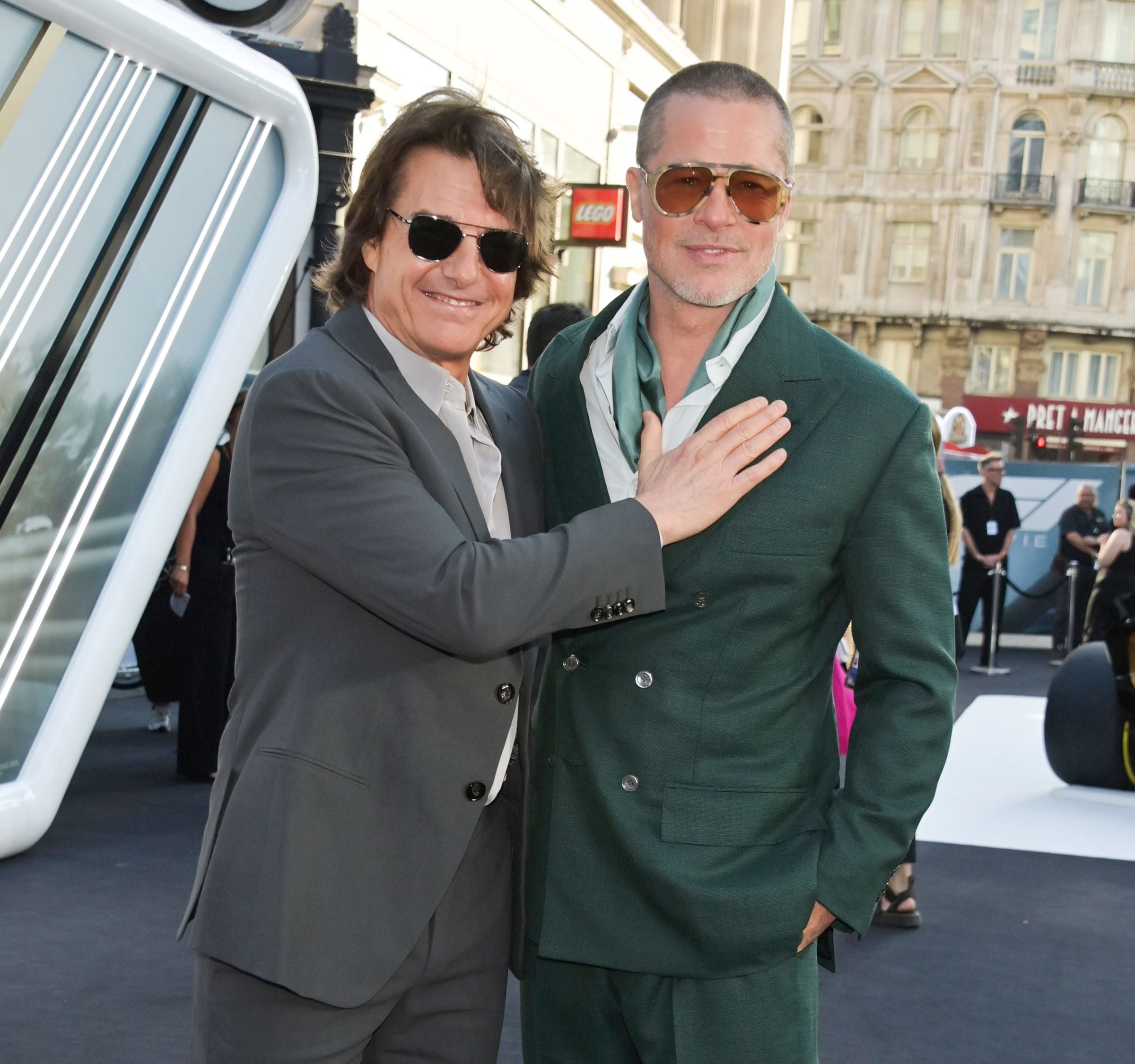 Brad Pitt y Tom Cruise en el estreno europeo de ‘F1’ en Cineworld Leicester Square. (Foto: Dave Benett / WireImage / Getty Images)