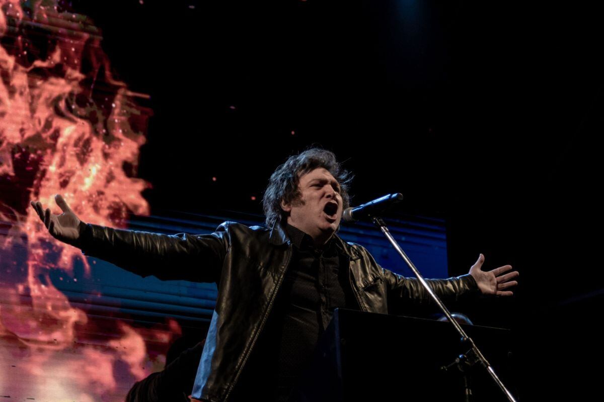 Javier Milei habla durante un acto de campaña en Buenos Aires el 6 de noviembre de 2021.