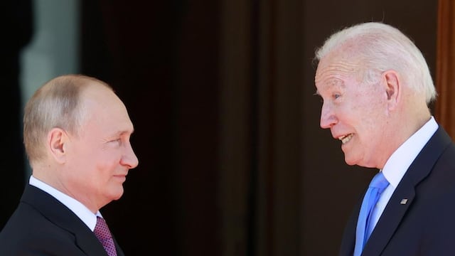 Sólo negocios en cumbre Biden-Putin; sin abrazos ni críticas