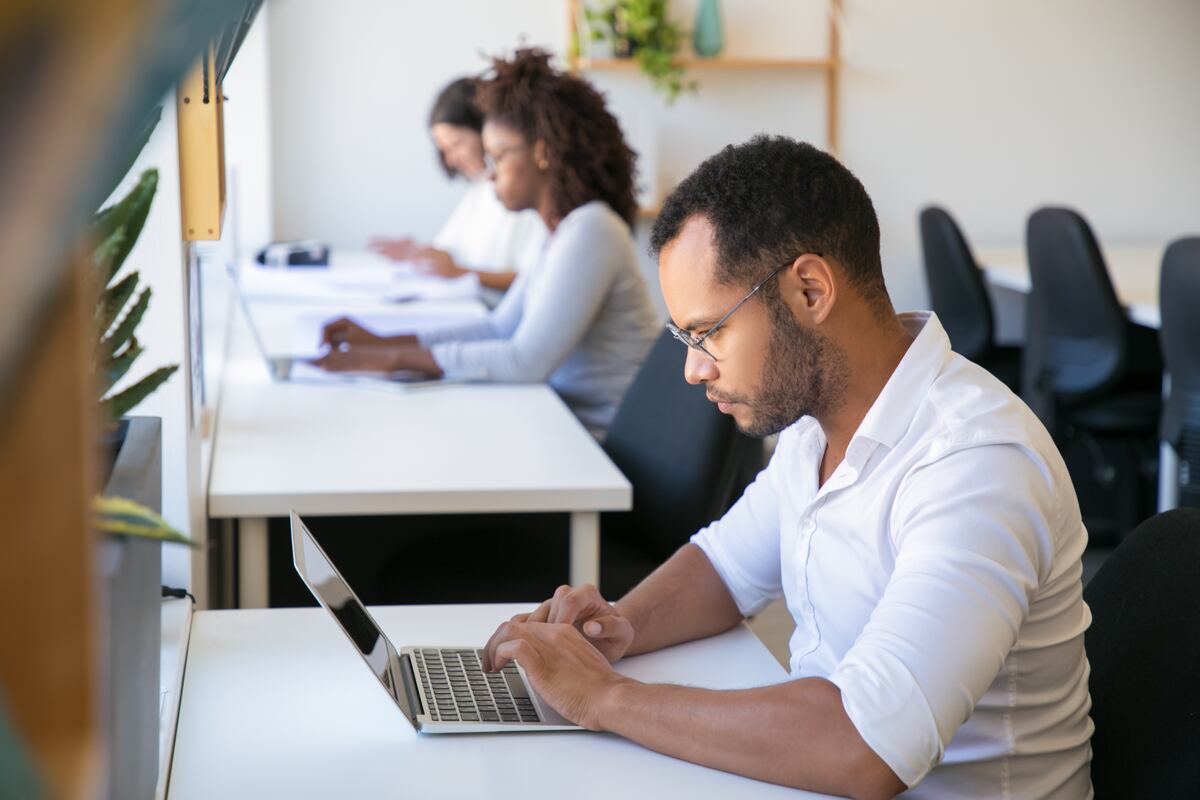 El experto indica cuáles son las acciones para organizar tu trabajo antes de salir de vacaciones. (Foto: Freepik)
