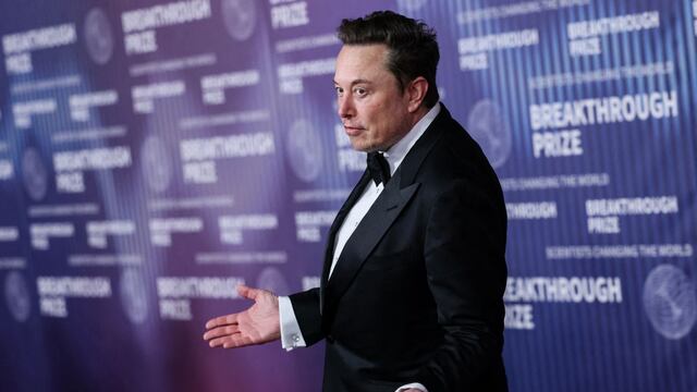 Elon Musk desvió chips de IA para Tesla a sus empresas X y xAI, según CNBC