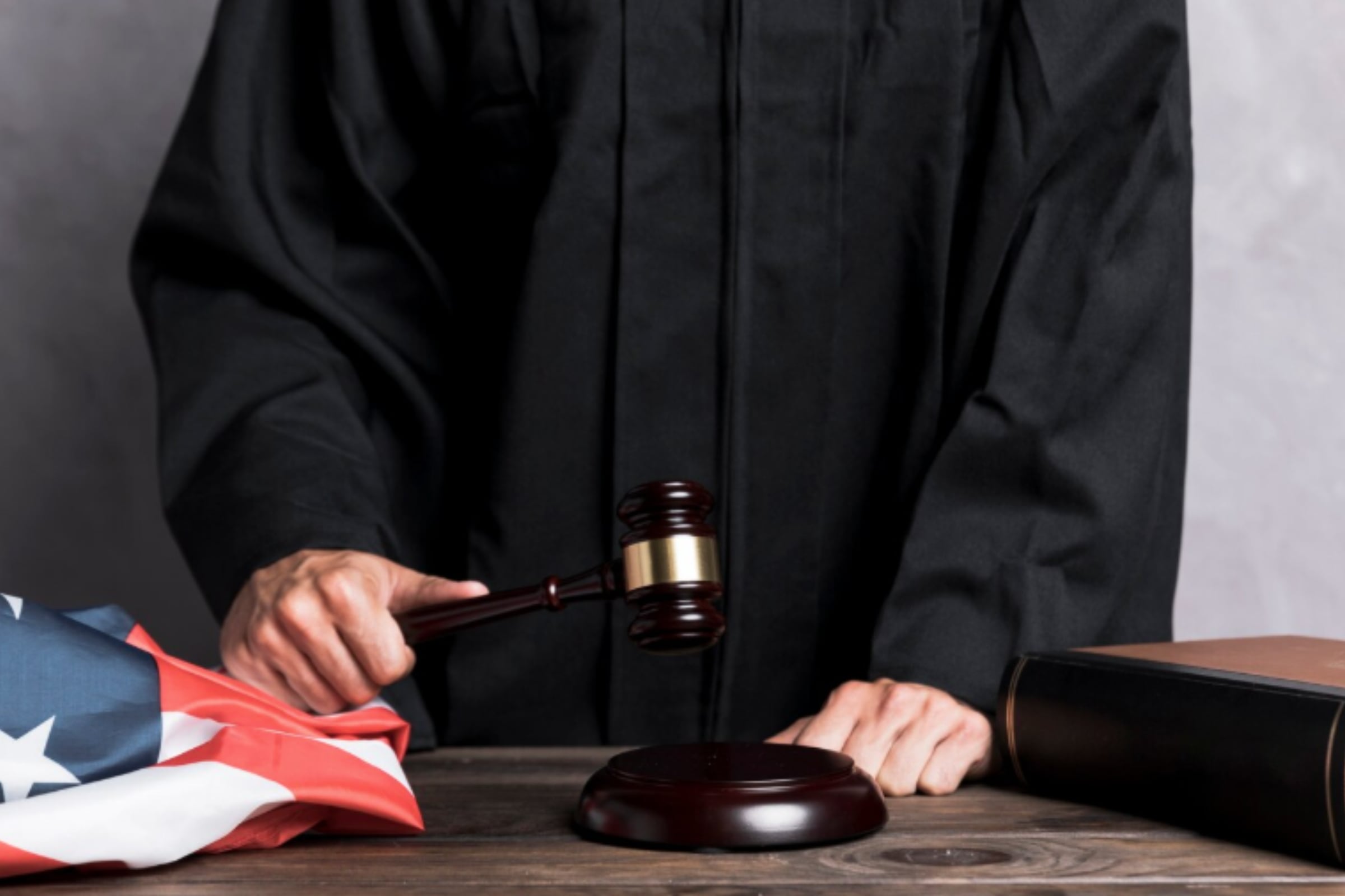 Desde el 11 de abril, los jueces de inmigración no podrán interrogar ni tener una audiencia con el solicitante si consideran que su solicitud carece de requisitos legales. (Crédito: Freepik / Imagen referencial)