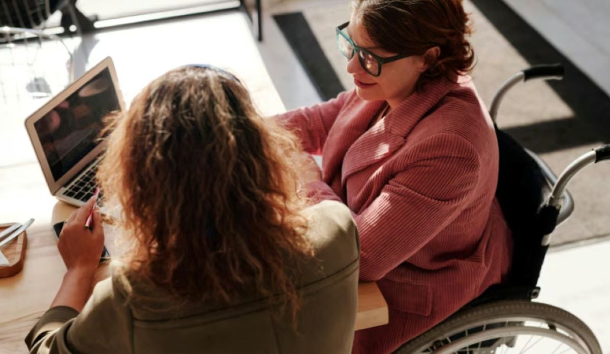 La iniciativa busca reforzar la aplicación de la cuota laboral para personas con discapacidad mediante sanciones a funcionarios responsables de su incumplimiento. Foto: Pexels.