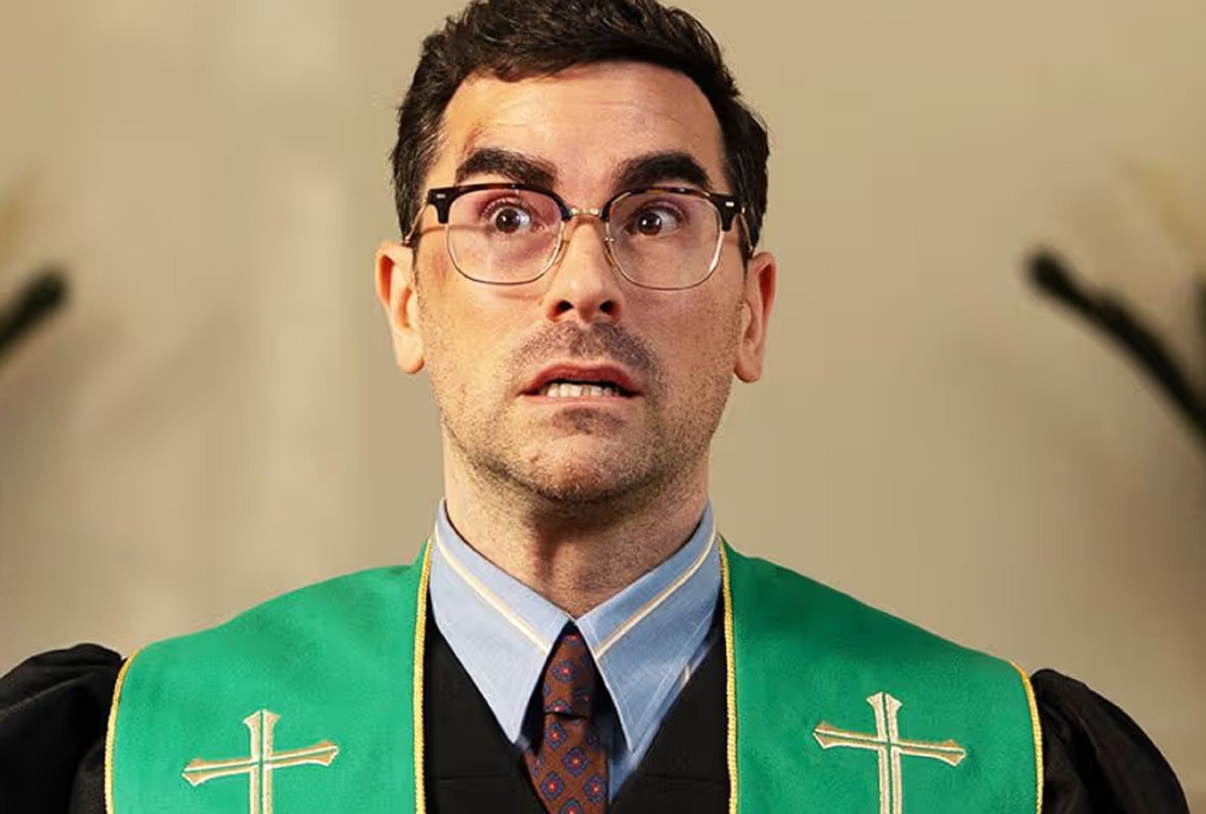 Dan Levy es el protagonista, showrunner y productor ejecutivo de la comedia policíaca "Big Mistakes", que se estrena el 9 de abril (Foto: Netflix)