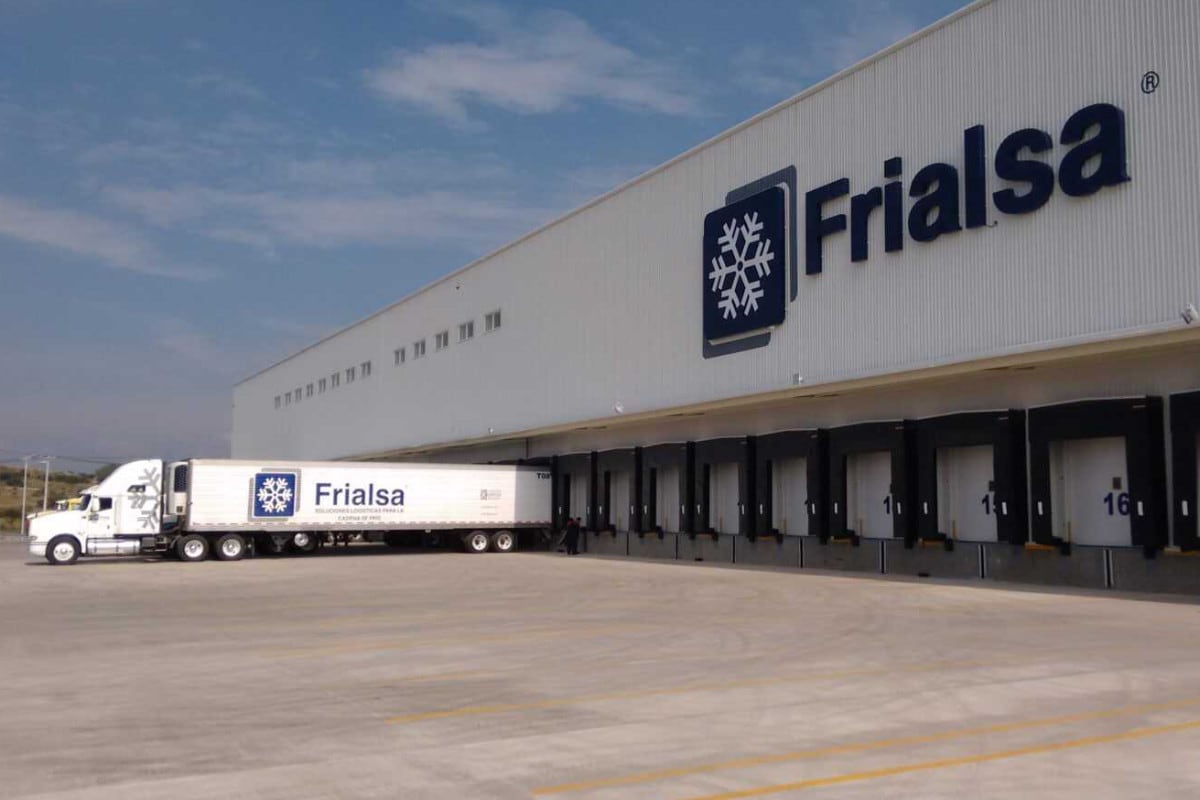 En 2015, el Grupo Wiese y Frialsa México crearon Frialsa Perú, operador clave en almacenamiento en frío. Tras una década, en junio de 2025, vendieron el 100% de la empresa a Emergent Cold Latam.