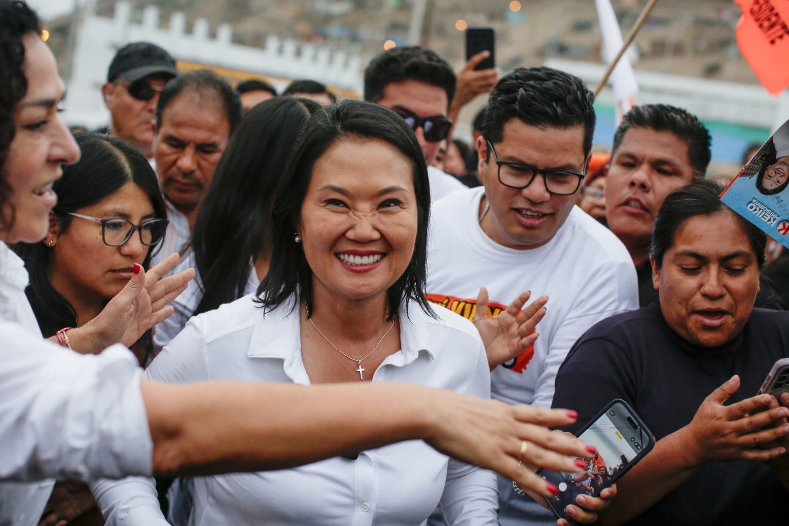 Visita al mercado de PROFAM en el distrito de Santa Rosa de la candidata a la presidencia de la república por el partido Fuerza Popular; Keiko Fujimori la cual fue recibida por simpatizantes al partido naranja en cara a la segunda vuelta electoral. Foto: Julio Reaño/GEC