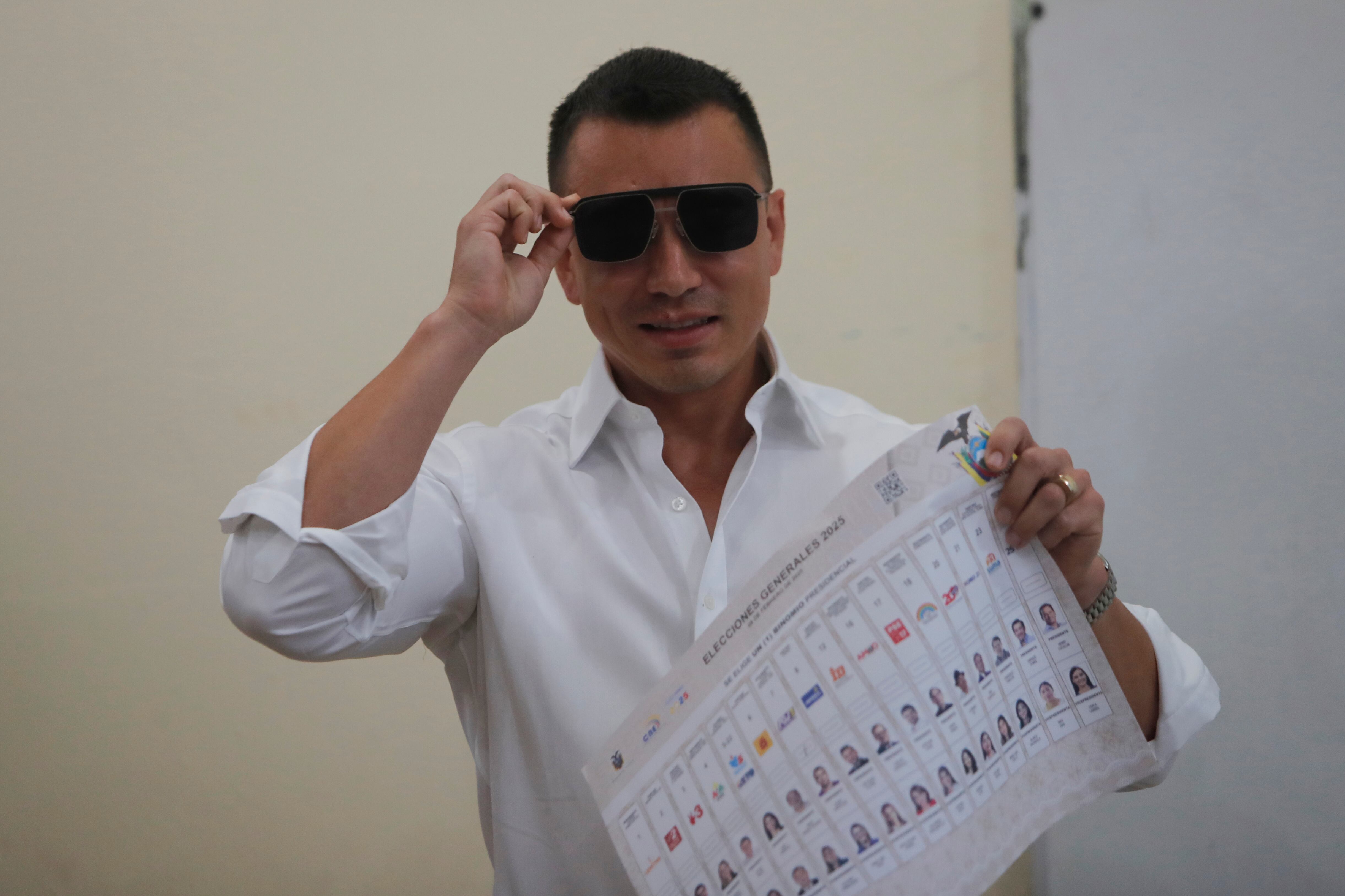 Más de 13.7 millones de ecuatorianos estaban convocados este domingo a las urnas para elegir a sus autoridades nacionales para el periodo 2025-2029. EFE/ Carlos Durán Araújo