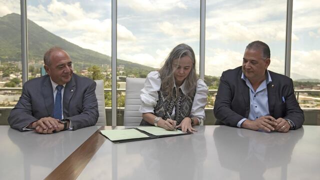 Ficohsa expande operaciones en Centroamérica con compra de aseguradora en El Salvador
