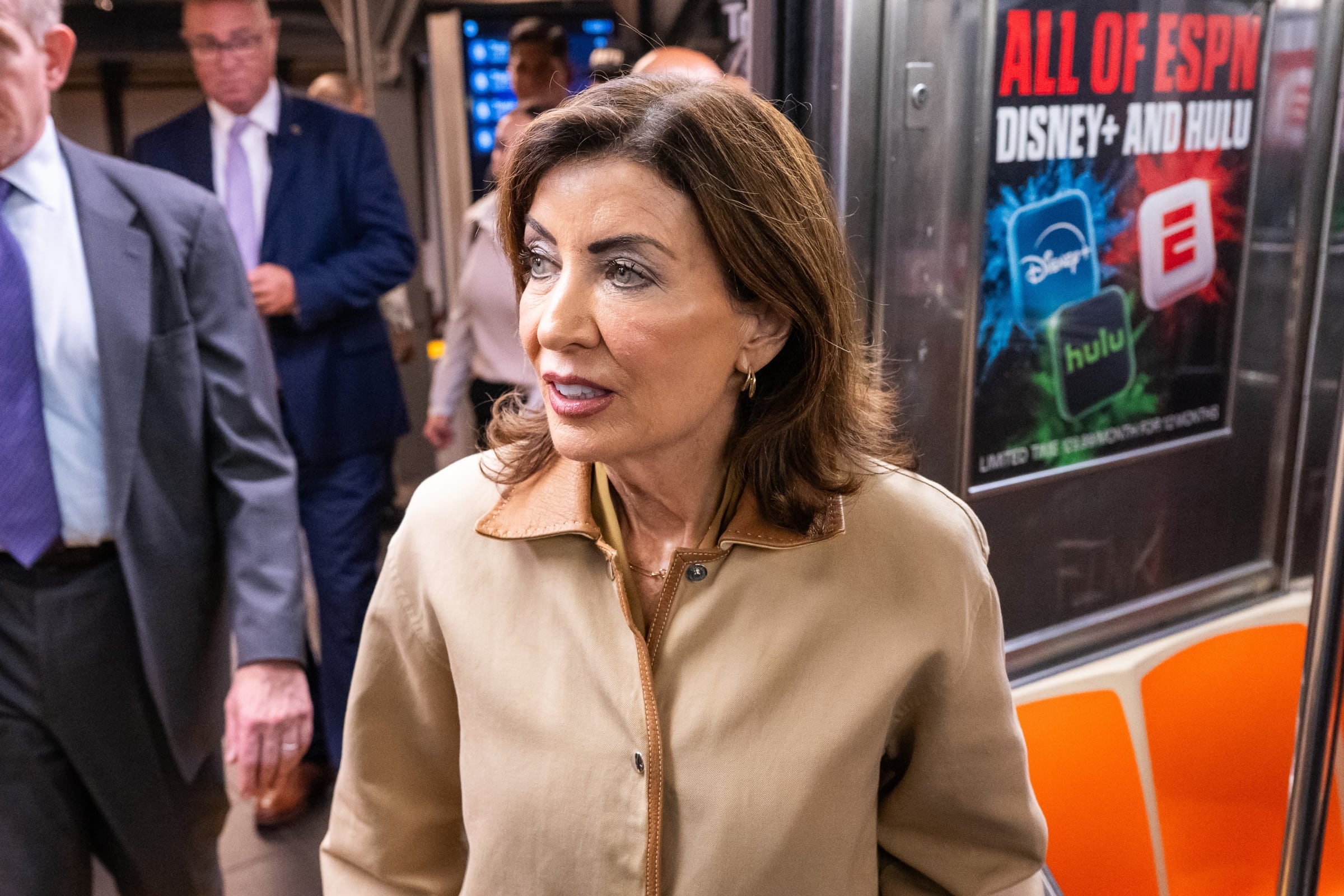 El miércoles 27 de mayo, Kathy Hochul aprobó una nueva norma para castigar a algunos conductores de Nueva York, quienes son reincidentes en ciertas infracciones (Foto: AFP)