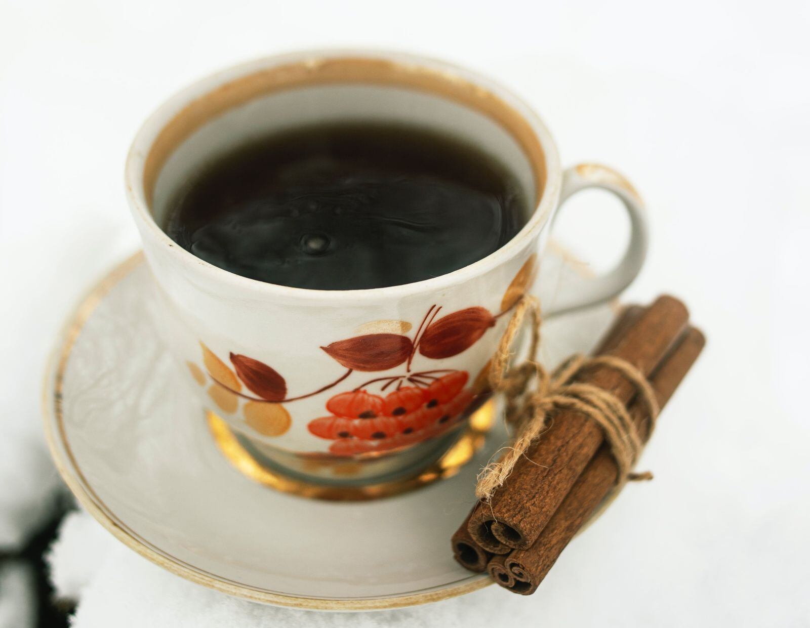 TRUCOS CASEROS | Agregar ciertas especias al café, como la canela, le dará un plus de sabor a cada sorbo. (Foto: Pexels)