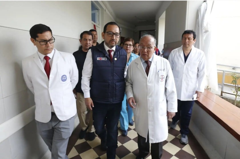 El ministro de salud, Luis Dyer, señaló que su gestión se ha fijado como meta obtener resultados en 100 días en cuatro problemas. Foto: Andina