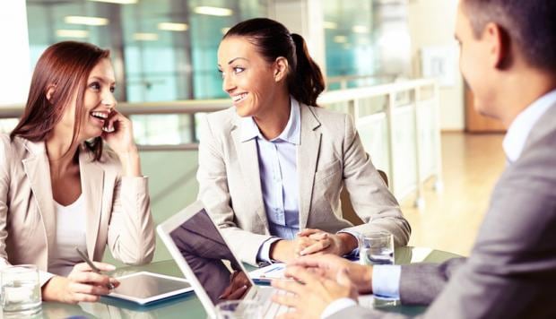 En el trabajo, aceptar la importancia de la calidez es un reto grande para muchos. Numerosos profesionales desean mostrar primero lo preparados y competentes que son, en su afán de impresionar o probar que son muy competitivos y relevantes. (Foto: El Comercio)