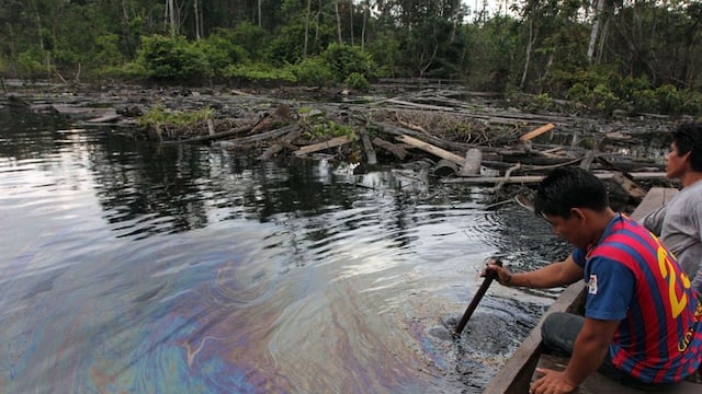 Indígenas piden emergencia en Amazonía tras derrame de crudo en laguna