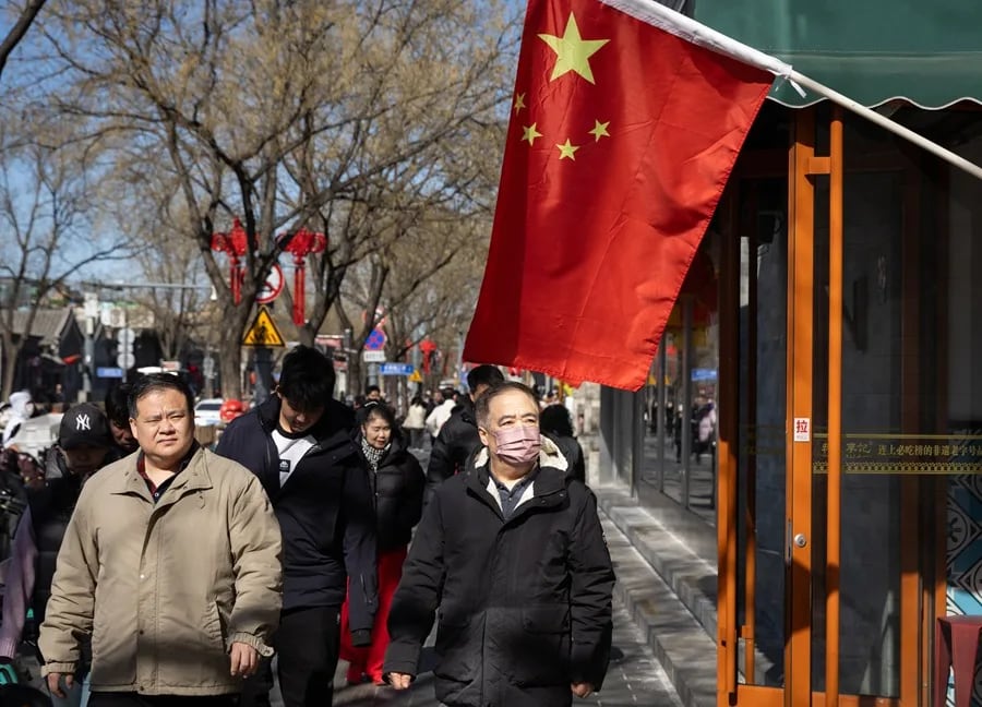 Un grupo de personas paseando en China. EFE/EPA/Jessica Lee