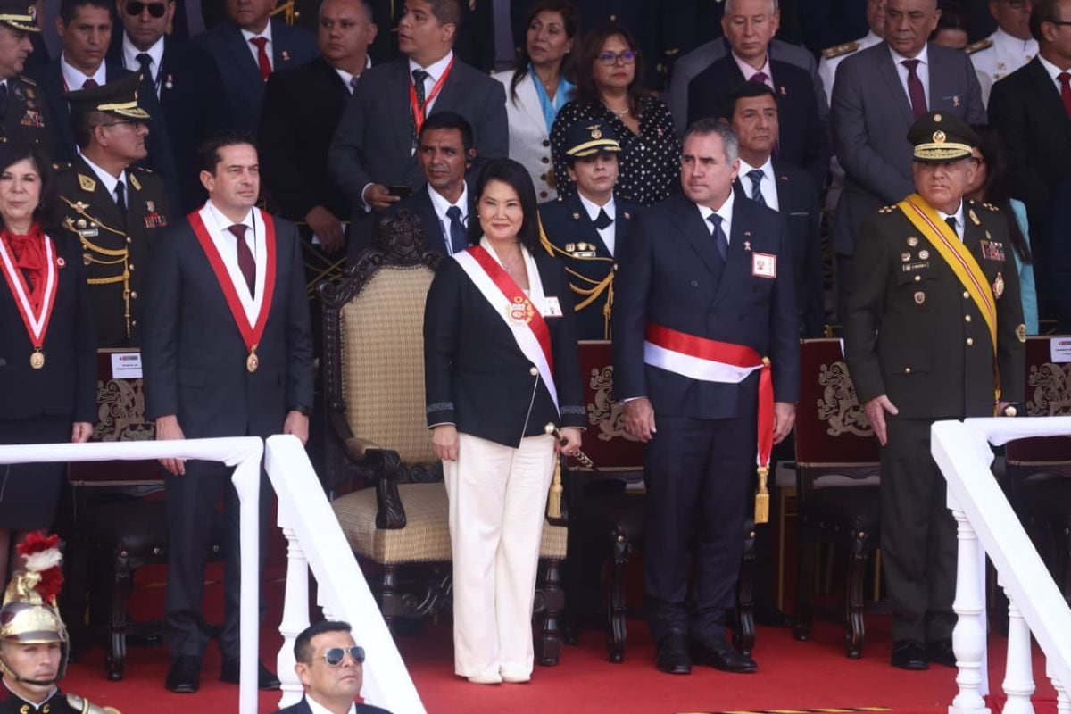 Presidenta Keiko Fujimori, ya presente en el palco oficial. Foto: GEC.