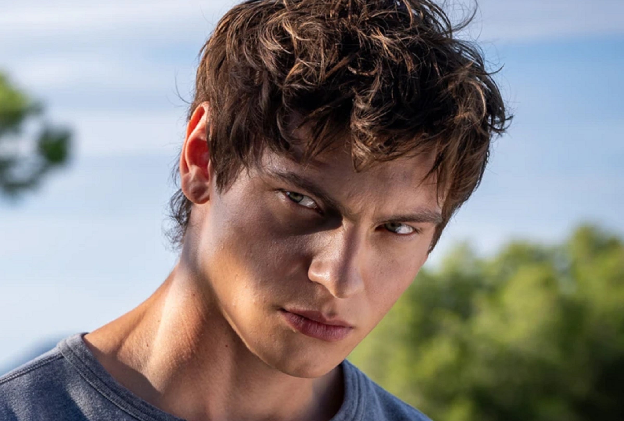 Lucas Barski es el encargado de interpretar al solitario y rebelde Vadim Arcadi el drama romántico juvenil "Tú+yo: Solos contra todos" (Foto: Amazon Prime Video)