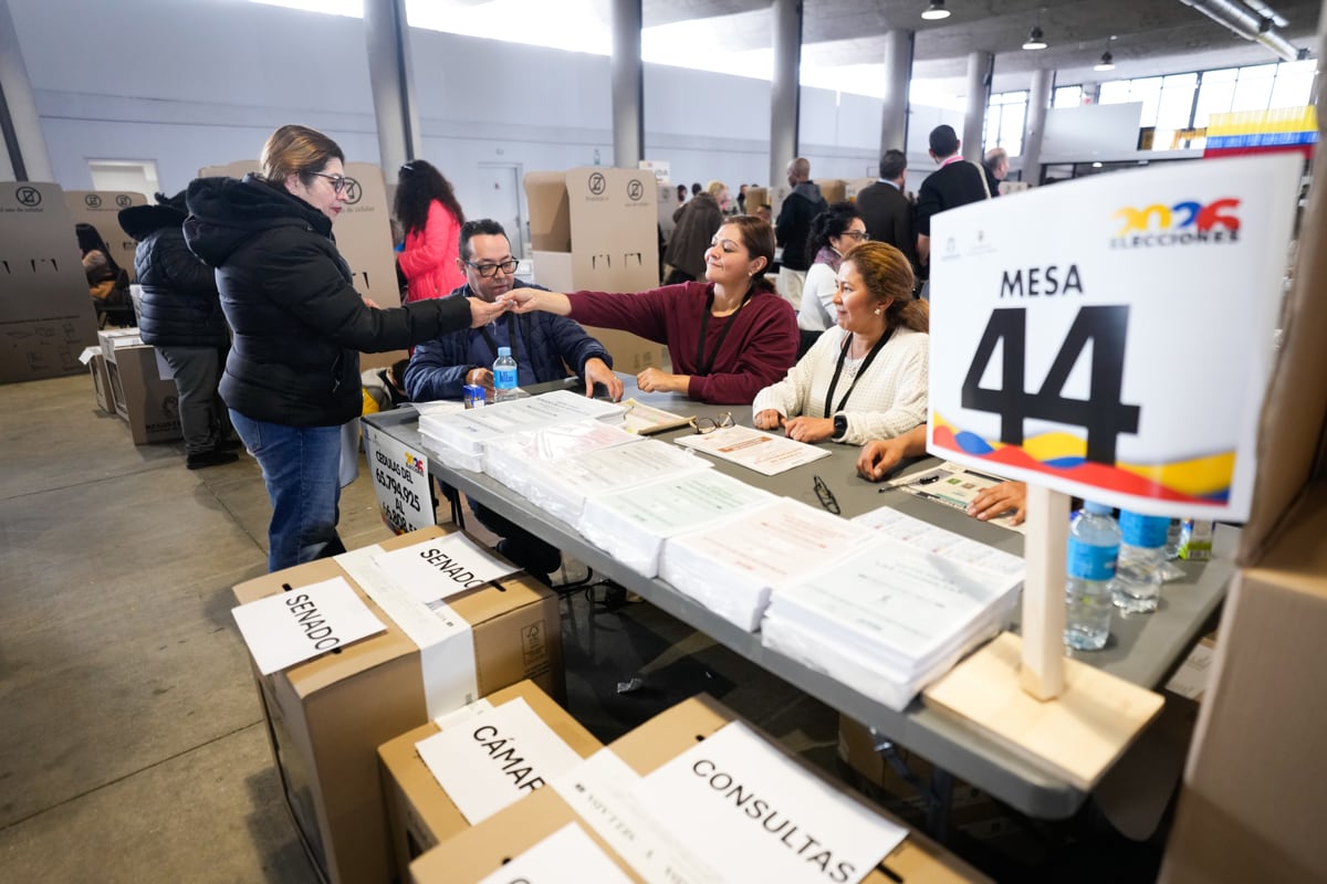 Si ningún candidato obtiene la mitad más uno del total de los votos, los dos más votados se enfrentarán en una segunda vuelta en junio.(Borja Sánchez Trillo / EFE)
