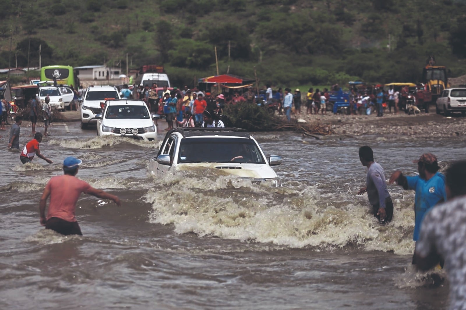 El fenómeno de El Niño provoca lluvias intensas en la costa norte y sequías en la sierra sur. Foto: GEC.